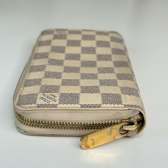 Louis Vuitton Damier Azur Wallet with Classic Checkerboard Design - Picture 4 of 8